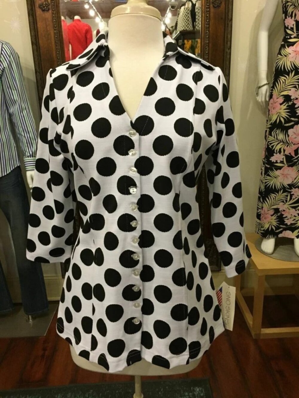 Beautiful SnoSkins Polka Dot Shirt Jacket Medium Retails for $196 Made In USA